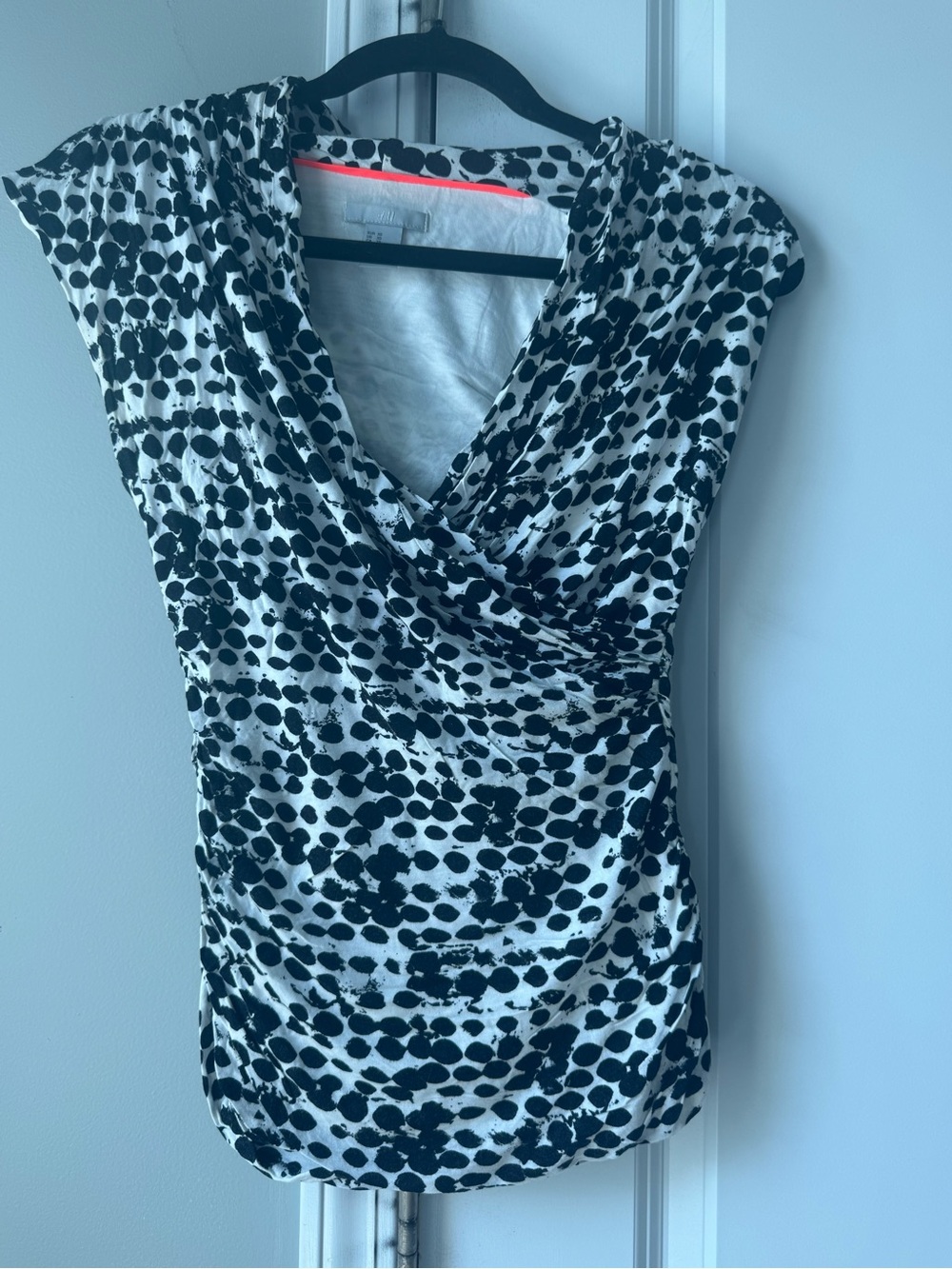 H&M cap sleeve black and white dot v neck blouse top size xs